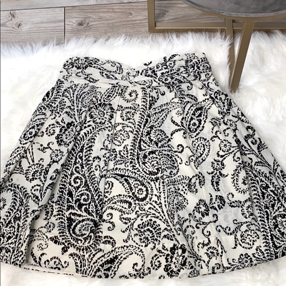 The Limited Pleated Linen Skirt - Picture 5 of 12